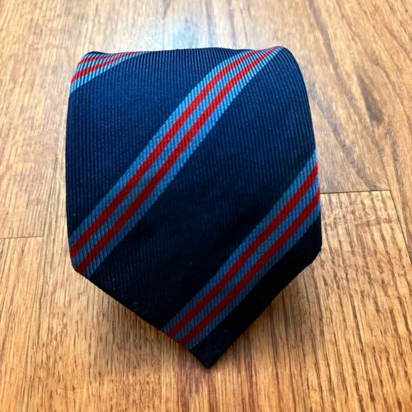 Burberrys navy blue silk tie with red and light blue stripes - Picture 2 of 11
